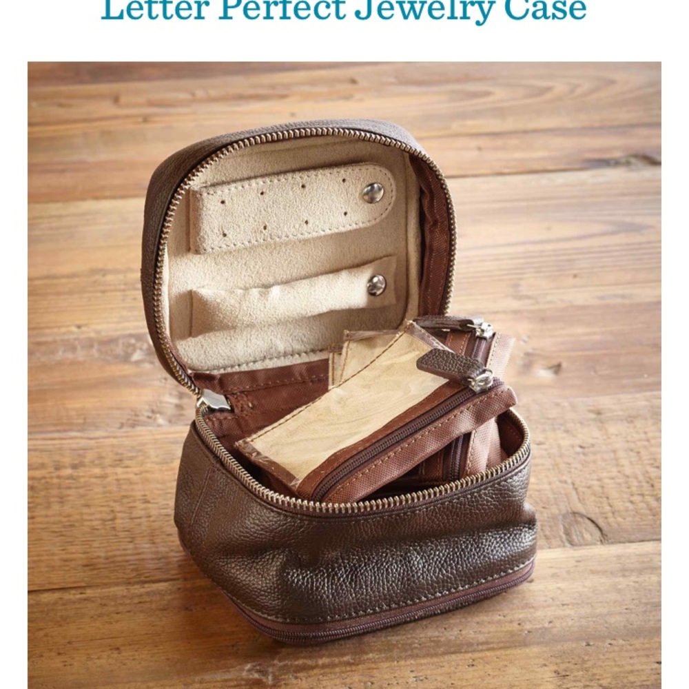 Travel jewelry case